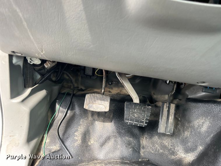 image for item EG1597 2004 Ford F650 Super Duty utility / service truck