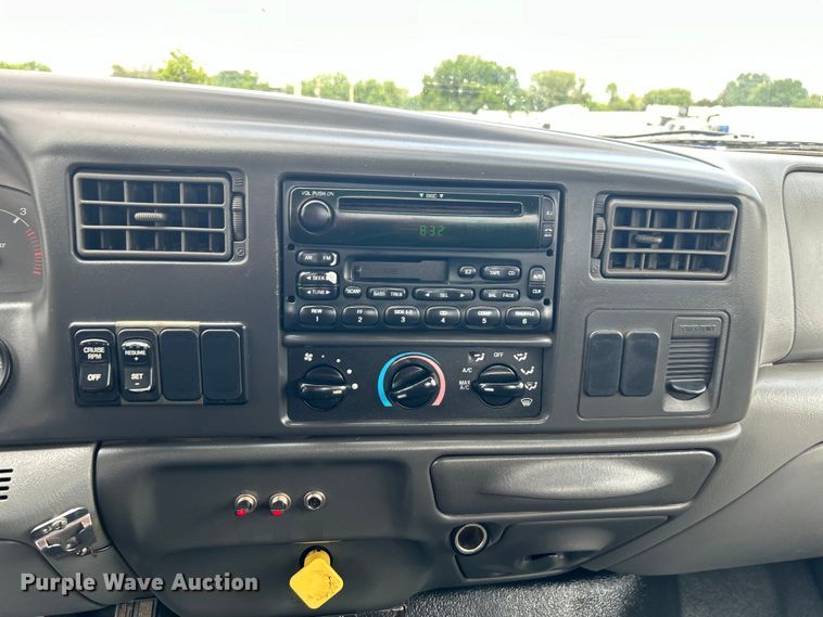 image for item EG1597 2004 Ford F650 Super Duty utility / service truck