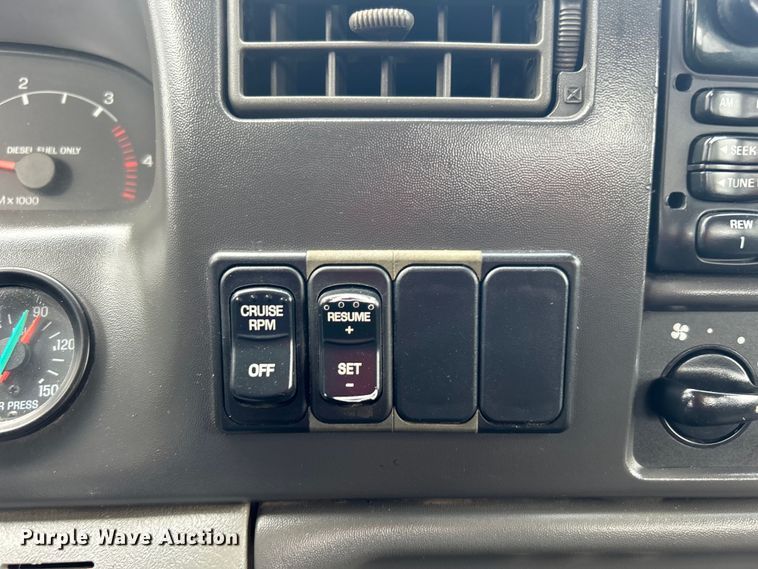 image for item EG1597 2004 Ford F650 Super Duty utility / service truck