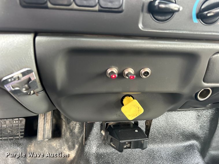 image for item EG1597 2004 Ford F650 Super Duty utility / service truck