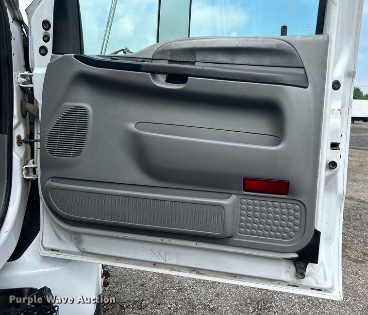 image for item EG1597 2004 Ford F650 Super Duty utility / service truck