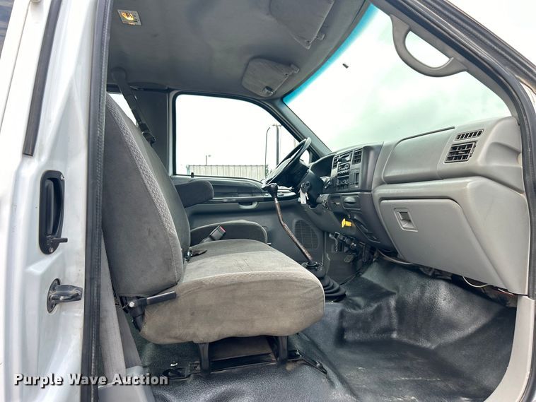 image for item EG1597 2004 Ford F650 Super Duty utility / service truck