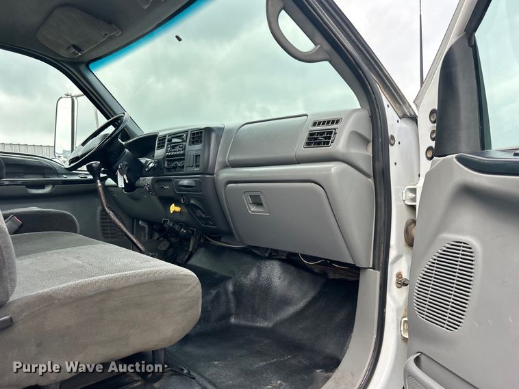 image for item EG1597 2004 Ford F650 Super Duty utility / service truck
