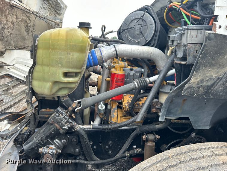 image for item EG1597 2004 Ford F650 Super Duty utility / service truck