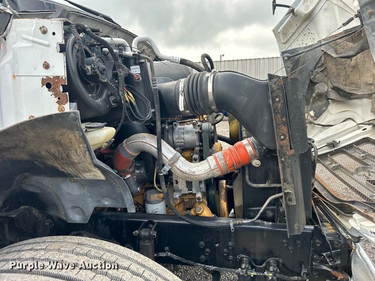 image for item EG1597 2004 Ford F650 Super Duty utility / service truck