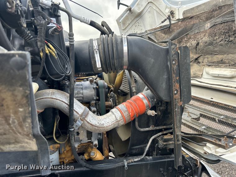 image for item EG1597 2004 Ford F650 Super Duty utility / service truck