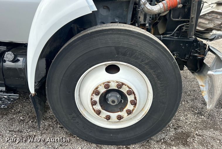 image for item EG1597 2004 Ford F650 Super Duty utility / service truck