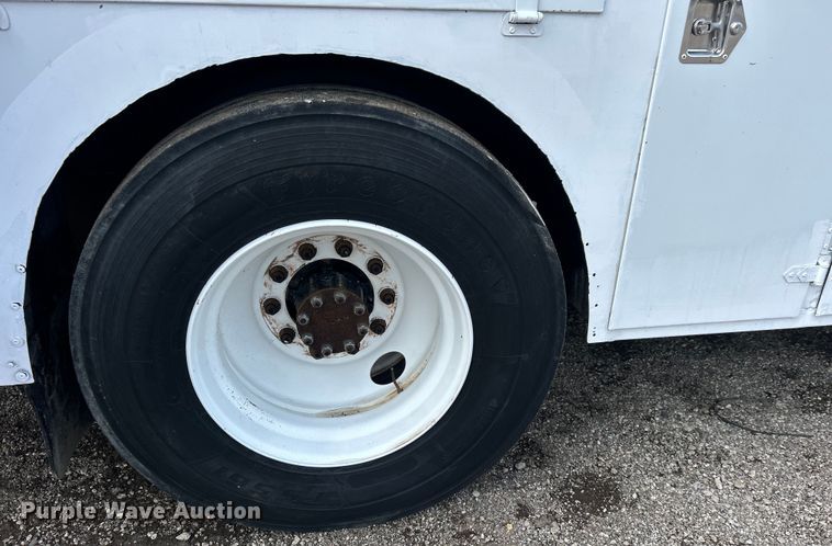 image for item EG1597 2004 Ford F650 Super Duty utility / service truck