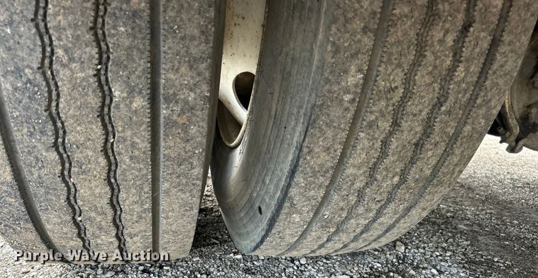 image for item EG1597 2004 Ford F650 Super Duty utility / service truck