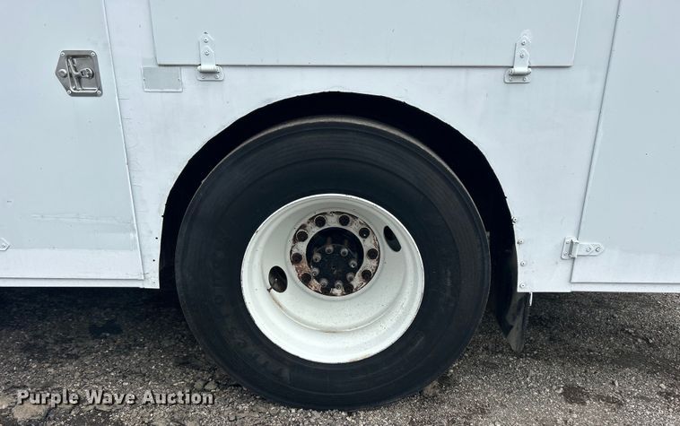 image for item EG1597 2004 Ford F650 Super Duty utility / service truck