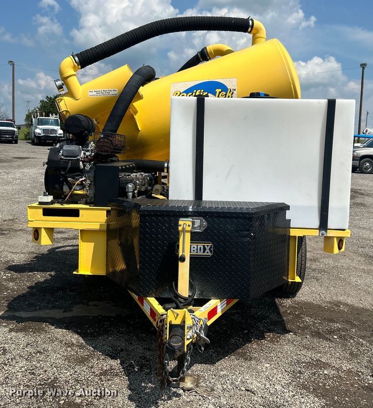 image for item EG1604 2015 Pacific Tek PV220 vacuum excavator