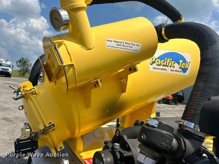 image for item EG1604 2015 Pacific Tek PV220 vacuum excavator