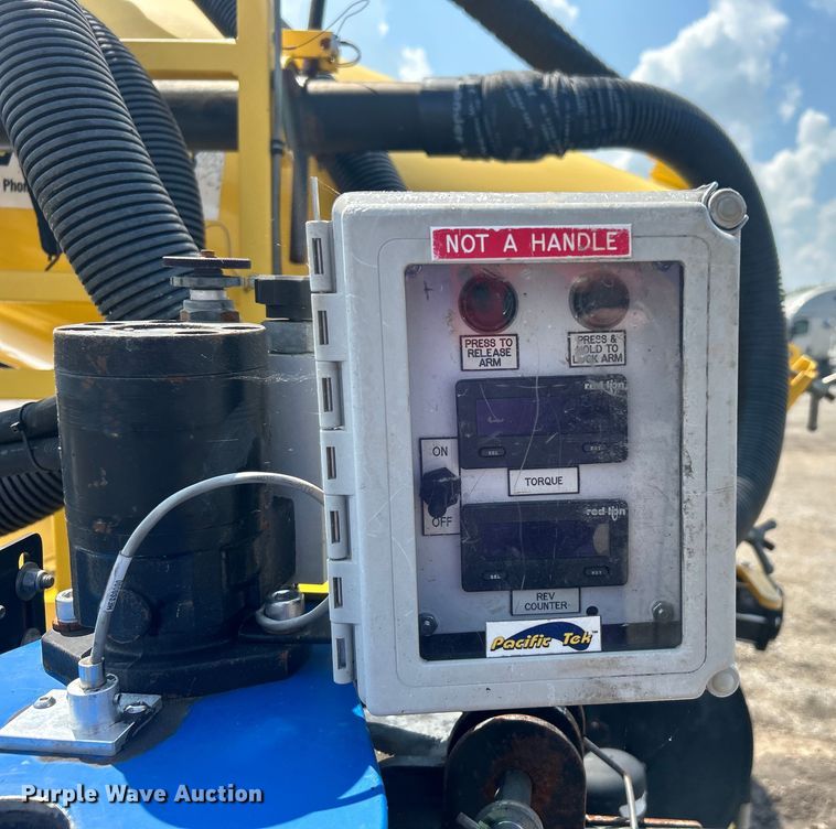 image for item EG1604 2015 Pacific Tek PV220 vacuum excavator