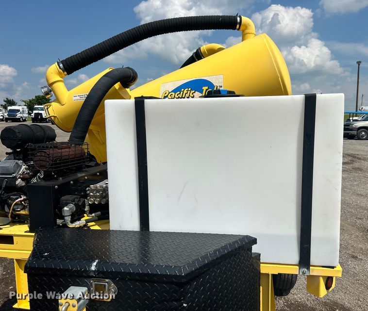 image for item EG1604 2015 Pacific Tek PV220 vacuum excavator