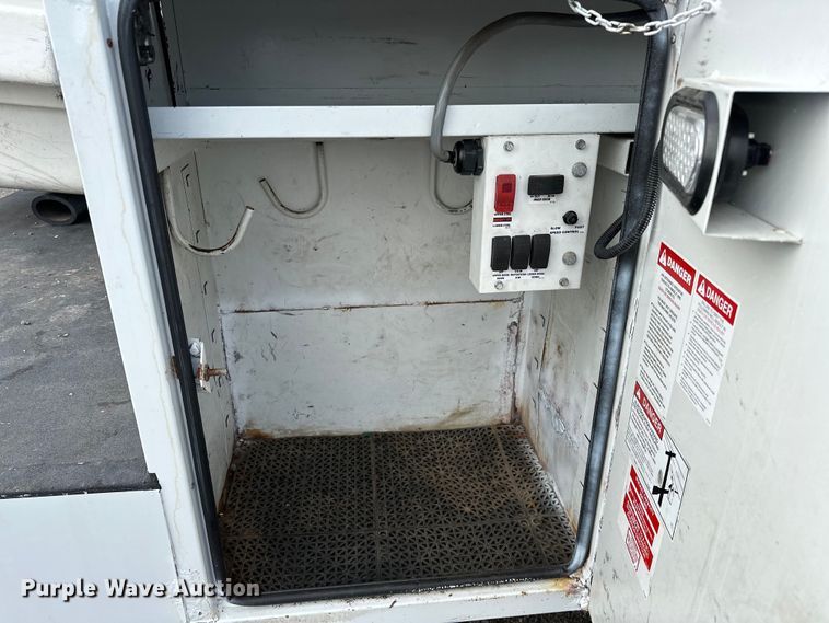 image for item EG1611 2012 Ford F450 Super Duty bucket truck