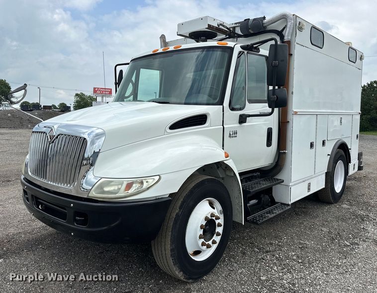 image for item EG1620 2006 International  4300 SBA utility / service truck
