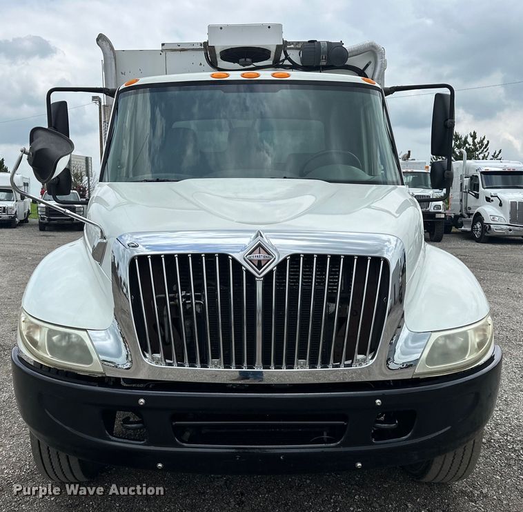 image for item EG1620 2006 International  4300 SBA utility / service truck