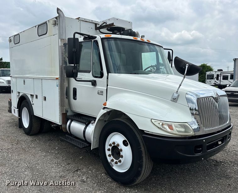 image for item EG1620 2006 International  4300 SBA utility / service truck