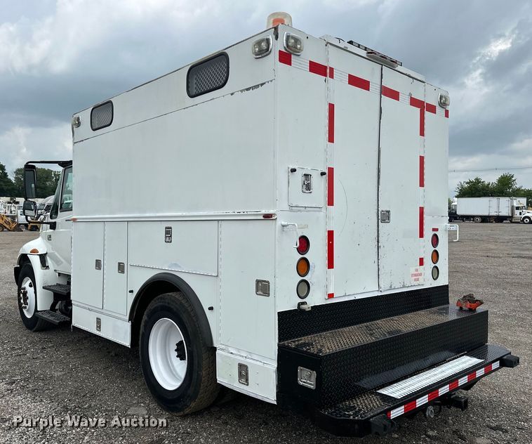 image for item EG1620 2006 International  4300 SBA utility / service truck
