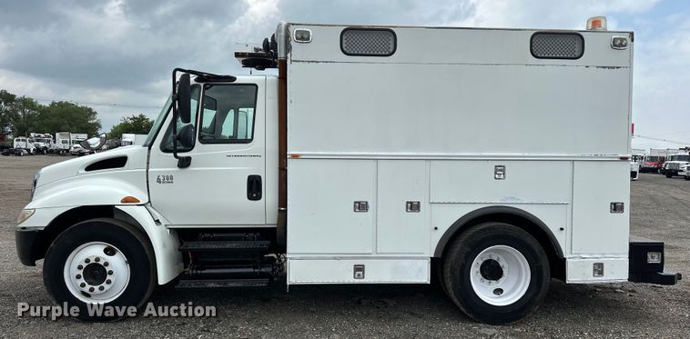 image for item EG1620 2006 International  4300 SBA utility / service truck