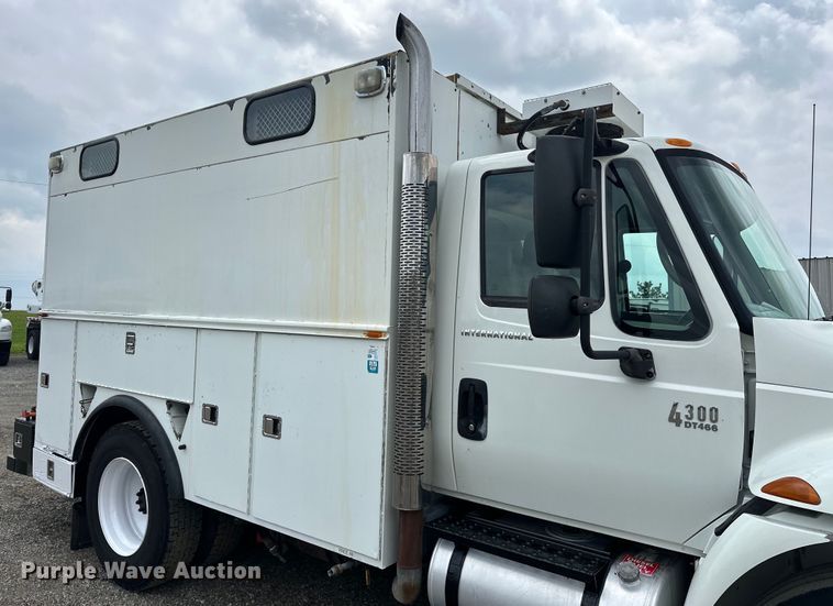 image for item EG1620 2006 International  4300 SBA utility / service truck