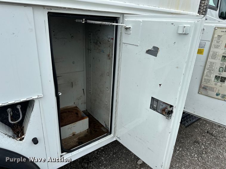 image for item EG1620 2006 International  4300 SBA utility / service truck