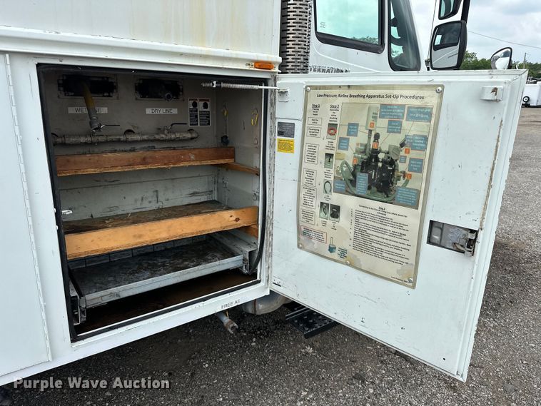 image for item EG1620 2006 International  4300 SBA utility / service truck