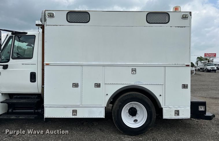 image for item EG1620 2006 International  4300 SBA utility / service truck