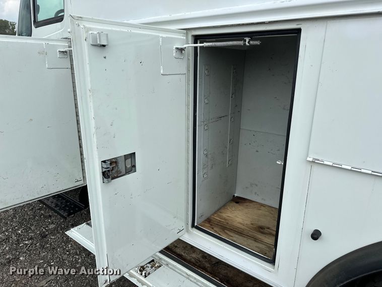 image for item EG1620 2006 International  4300 SBA utility / service truck