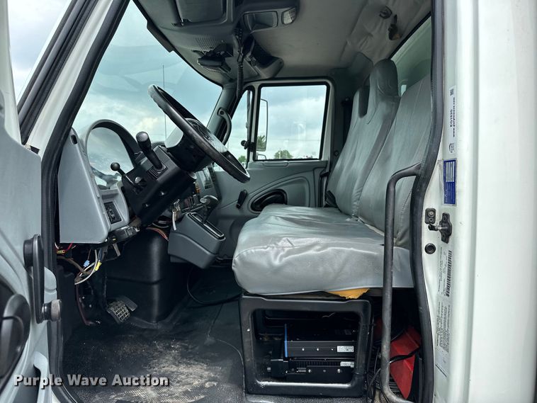 image for item EG1620 2006 International  4300 SBA utility / service truck