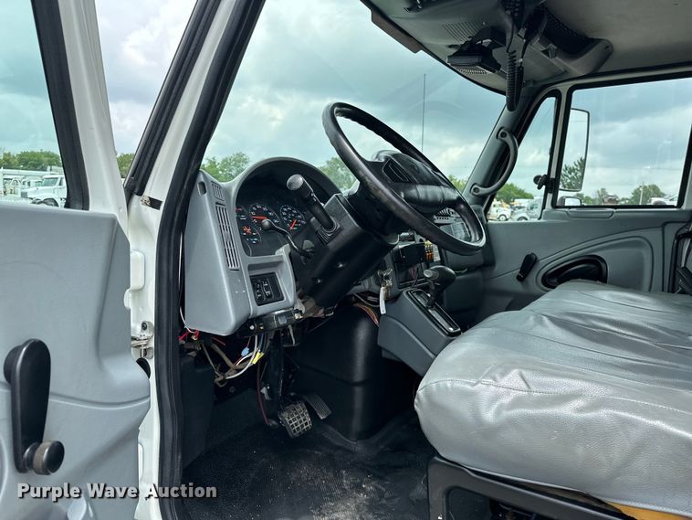 image for item EG1620 2006 International  4300 SBA utility / service truck