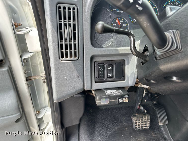 image for item EG1620 2006 International  4300 SBA utility / service truck