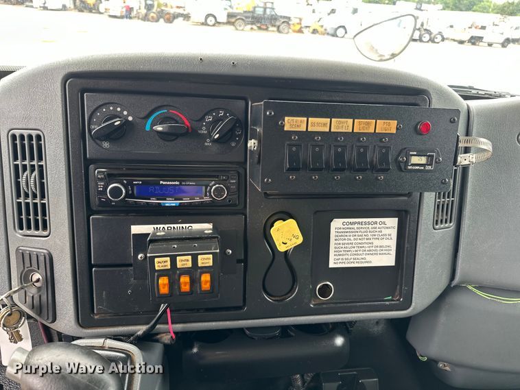 image for item EG1620 2006 International  4300 SBA utility / service truck