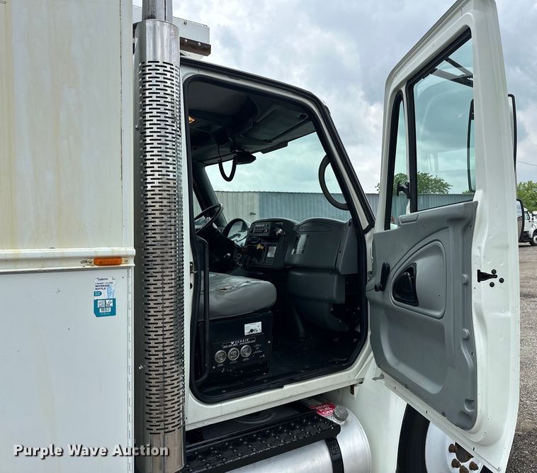 image for item EG1620 2006 International  4300 SBA utility / service truck