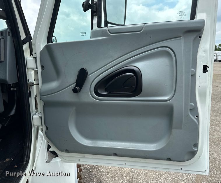 image for item EG1620 2006 International  4300 SBA utility / service truck