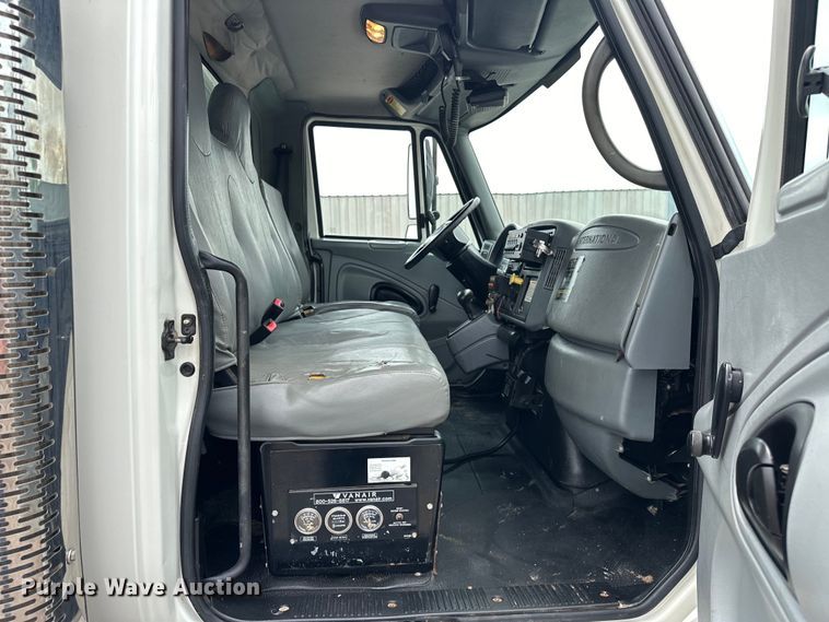 image for item EG1620 2006 International  4300 SBA utility / service truck