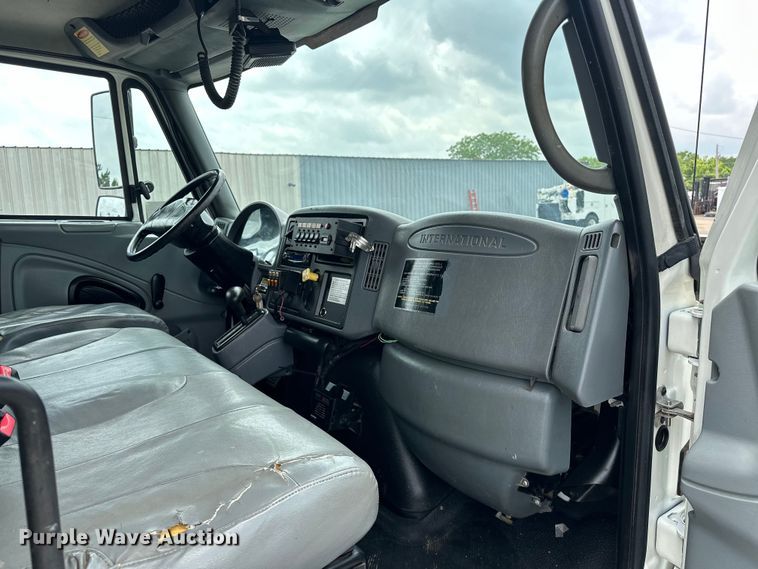 image for item EG1620 2006 International  4300 SBA utility / service truck