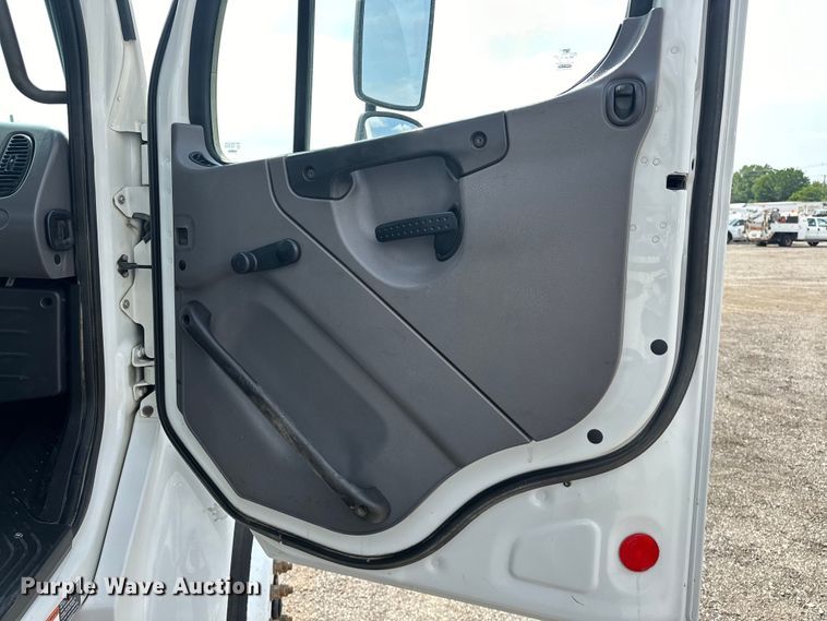 image for item EG1625 2012 Freightliner  Business Class M2 utility / service truck