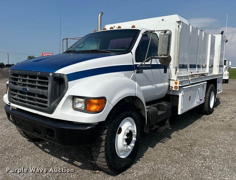 image for item EG1627 2003 Ford F750 Super Duty fuel / lube truck