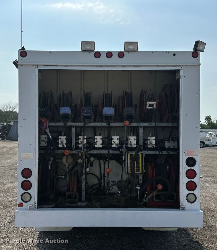 image for item EG1627 2003 Ford F750 Super Duty fuel / lube truck