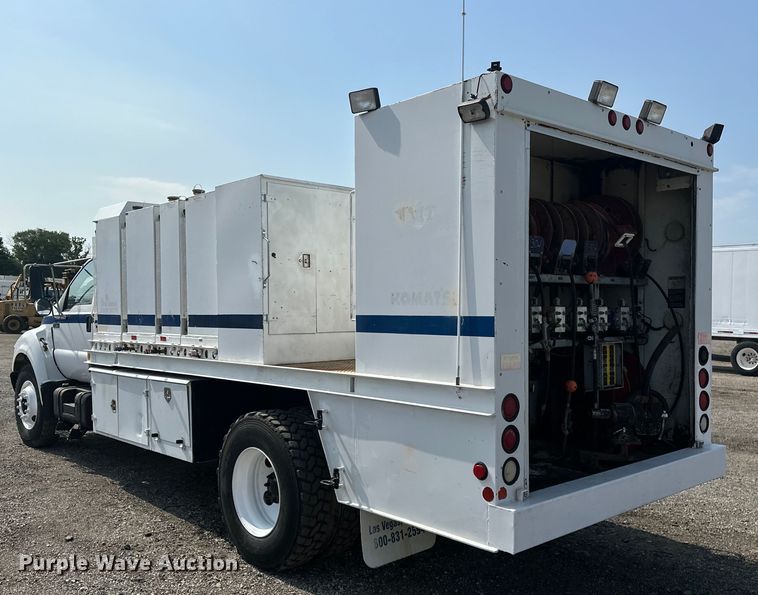 image for item EG1627 2003 Ford F750 Super Duty fuel / lube truck