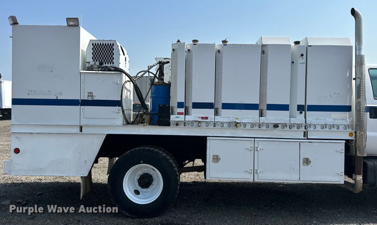 image for item EG1627 2003 Ford F750 Super Duty fuel / lube truck