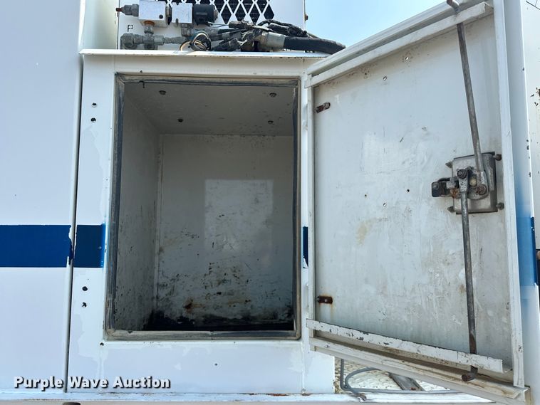 image for item EG1627 2003 Ford F750 Super Duty fuel / lube truck