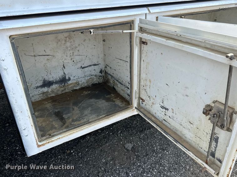 image for item EG1627 2003 Ford F750 Super Duty fuel / lube truck