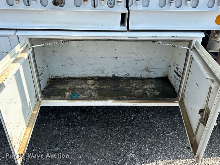 image for item EG1627 2003 Ford F750 Super Duty fuel / lube truck