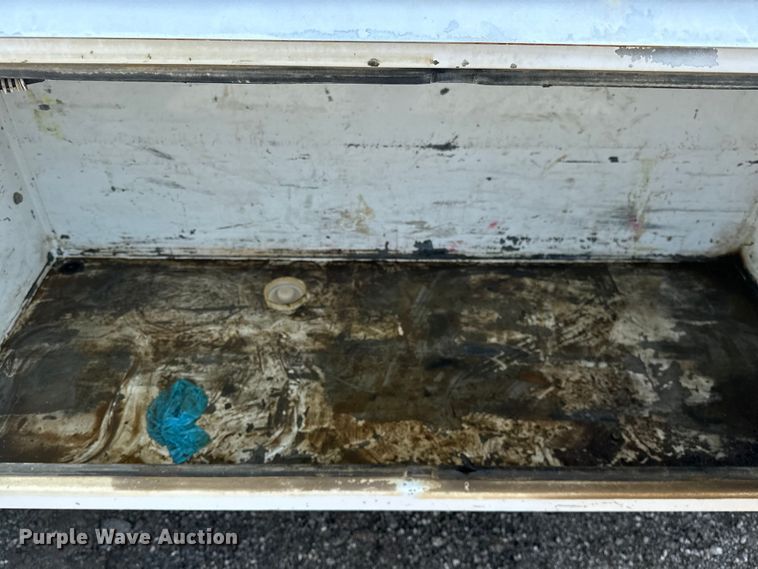 image for item EG1627 2003 Ford F750 Super Duty fuel / lube truck