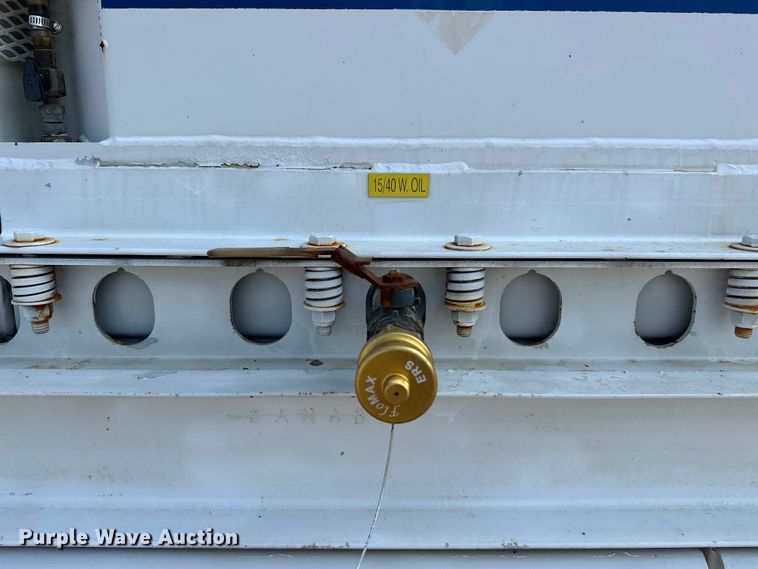 image for item EG1627 2003 Ford F750 Super Duty fuel / lube truck