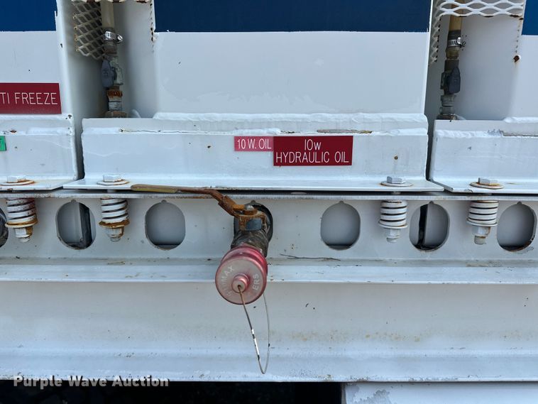 image for item EG1627 2003 Ford F750 Super Duty fuel / lube truck