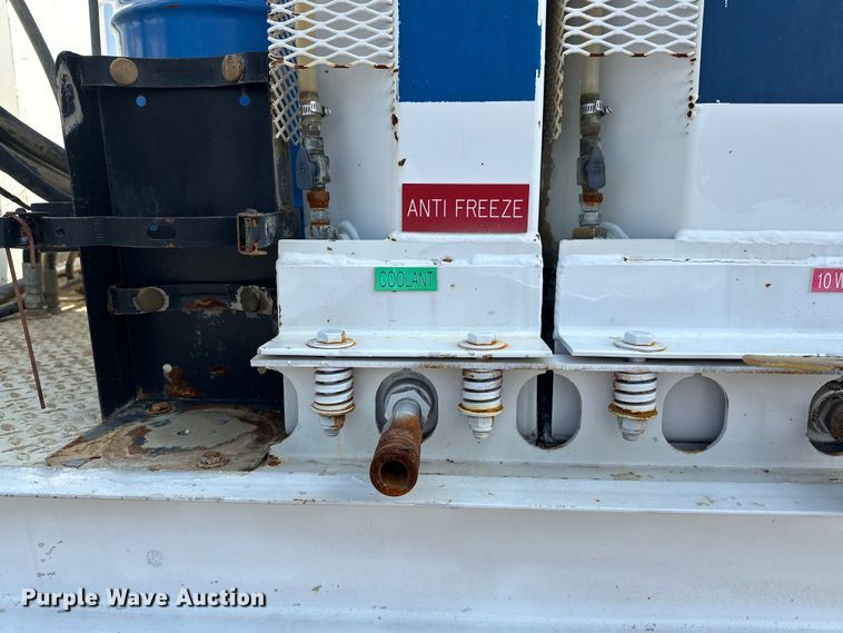 image for item EG1627 2003 Ford F750 Super Duty fuel / lube truck