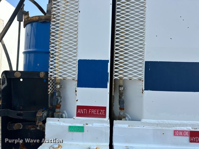 image for item EG1627 2003 Ford F750 Super Duty fuel / lube truck